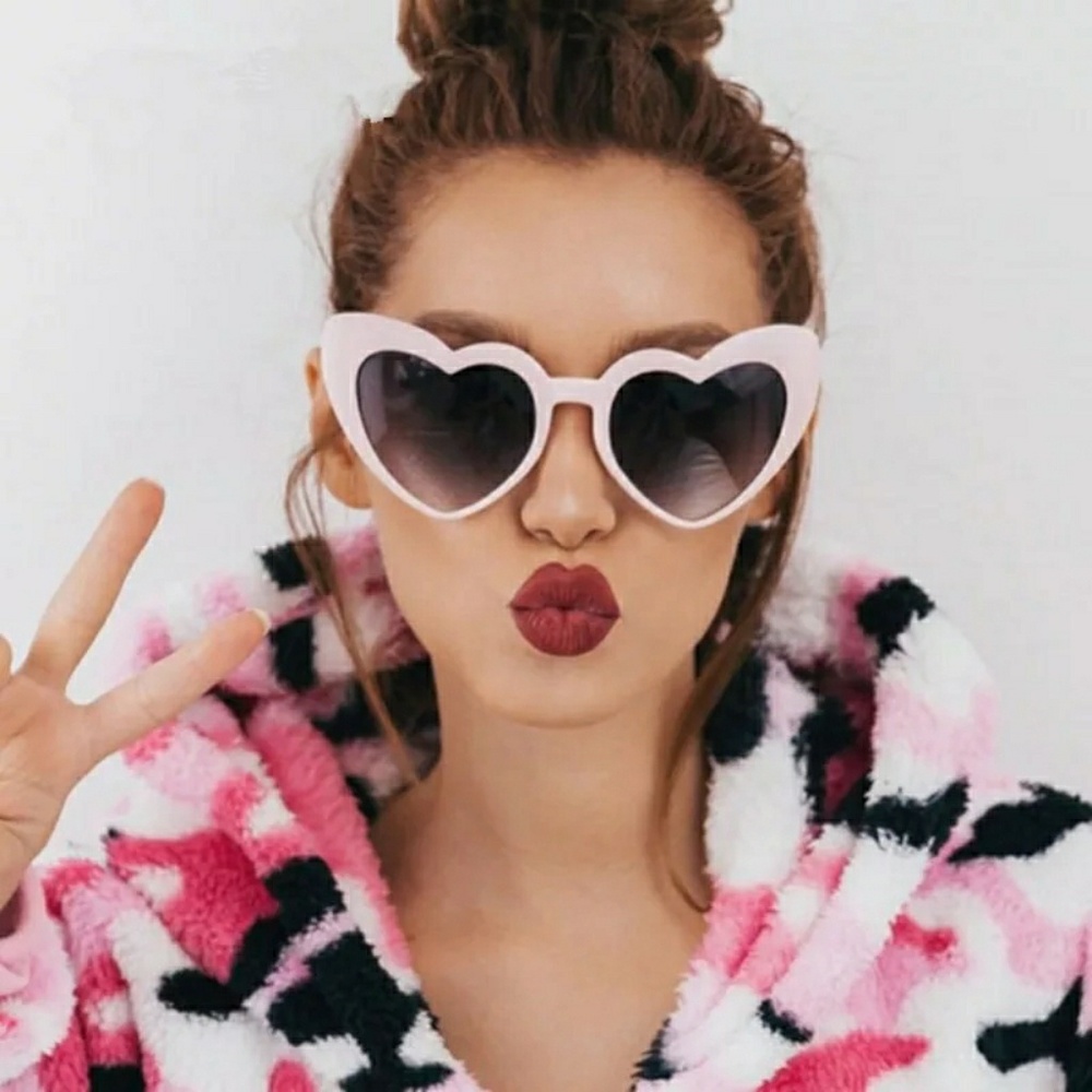 SUNDAY SALE 💎Nude pink Vintage style heart sunglasses